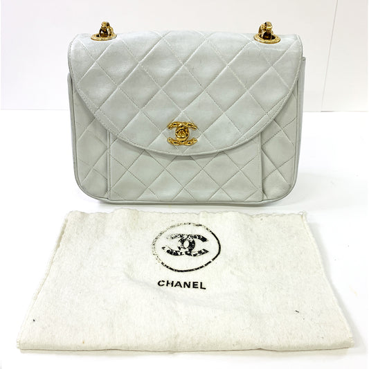 CHANEL Vintage Flap Bag, White, Lambskin Leather, Gold hardware