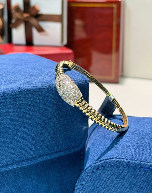 Shell Design Diamond Bangle